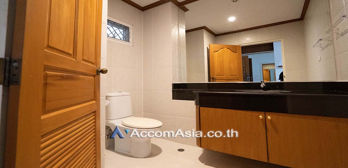8  3 br Apartment For Rent in Sukhumvit ,Bangkok BTS Nana at Comfortable and Fully Furnished Apartment near BTS 1418285