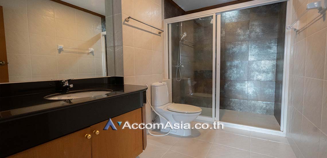 9  3 br Apartment For Rent in Sukhumvit ,Bangkok BTS Nana at Comfortable and Fully Furnished Apartment near BTS 1418285