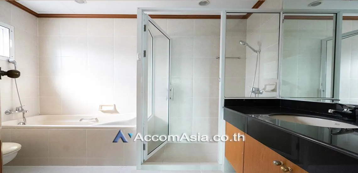 11  3 br Apartment For Rent in Sukhumvit ,Bangkok BTS Nana at Comfortable and Fully Furnished Apartment near BTS 1418285