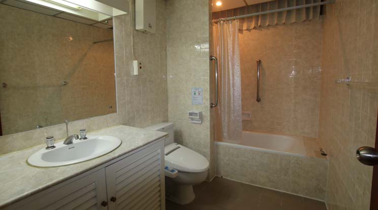 8  3 br Apartment for rent and sale in Sukhumvit ,Bangkok BTS Phrom Phong at Suite For Family 1418333