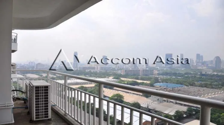 unit 3 Bedrooms  Condominium For Rent in Sukhumvit, Bangkok  near BTS Nana (1518407)