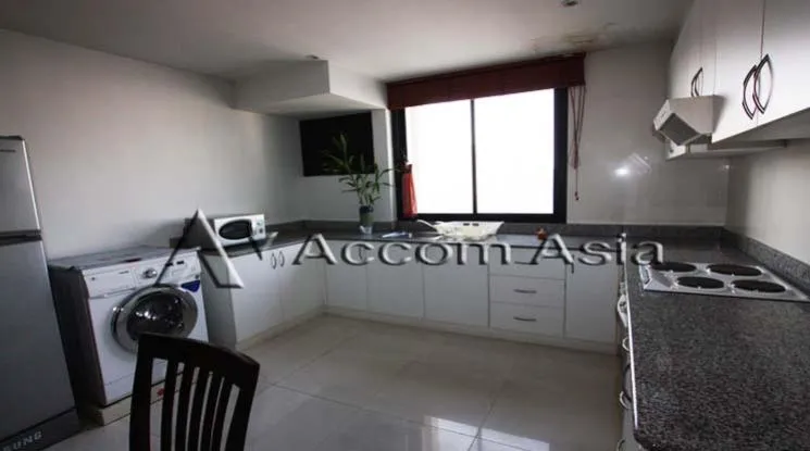 unit 3 Bedrooms  Condominium For Rent in Sukhumvit, Bangkok  near BTS Nana (1518408)