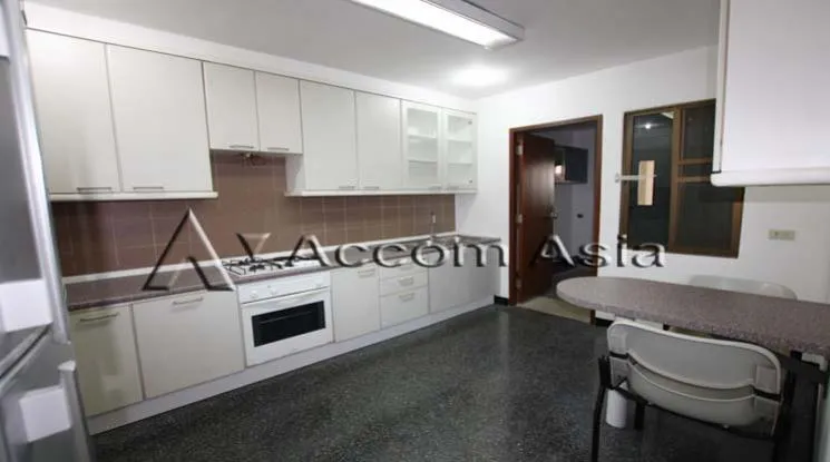 unit 3 Bedrooms  Apartment For Rent in Sukhumvit, Bangkok  near BTS Phrom Phong (1418531)