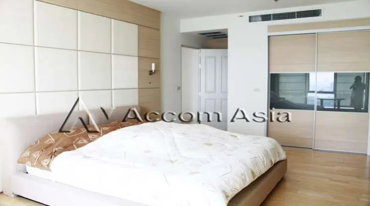 unit 1 Bedroom  Condominium For Rent in Charoen Nakhon, Bangkok  near BTS Krung Thon Buri (1518710)