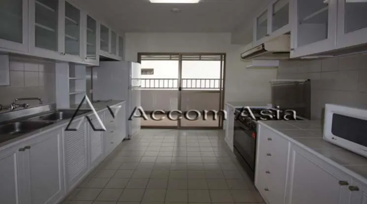  1  4 br Apartment For Rent in Sukhumvit ,Bangkok BTS Phrom Phong at Greenery garden and privacy 1418922