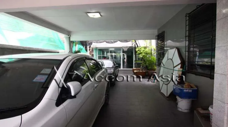 unitHome Office, Pet friendly |  2 Bedrooms  House For Rent & Sale in Phaholyothin, Bangkok  near BTS Ari (1719049)