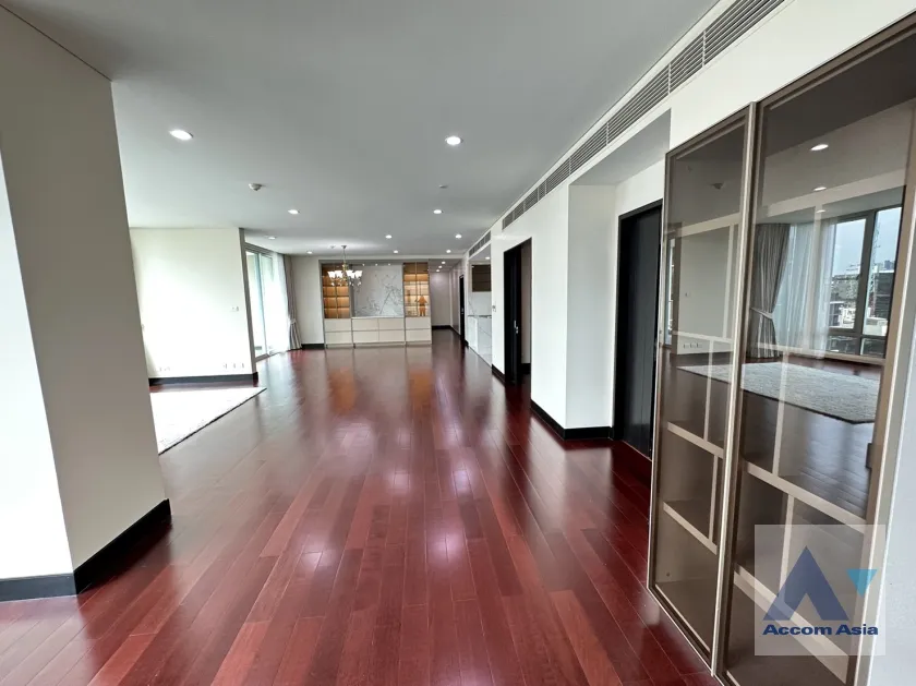 unit 3 Bedrooms  Condominium For Rent in Ploenchit, Bangkok  near BTS Chitlom (1519060)