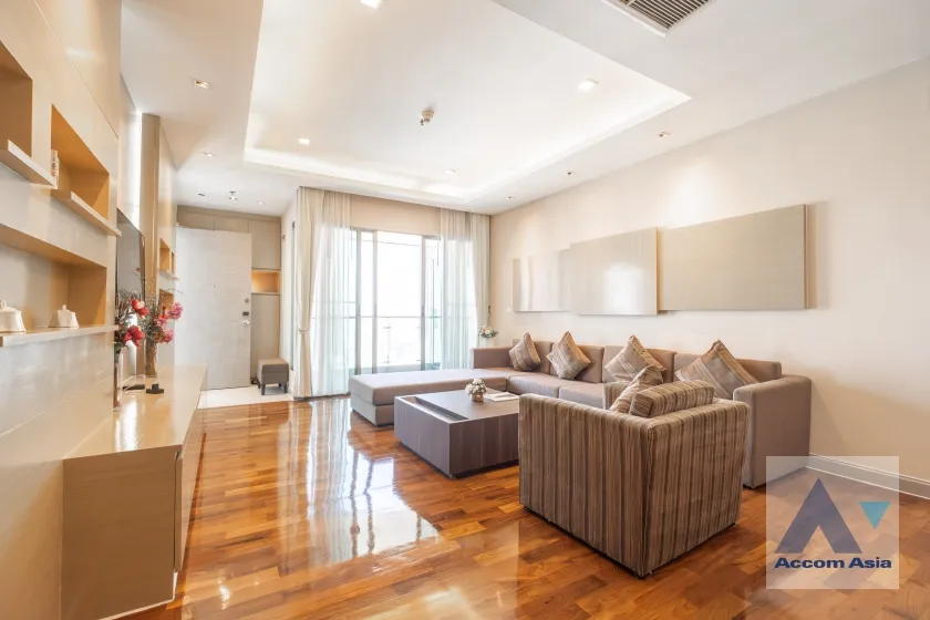 unit 4 Bedrooms  Apartment For Rent in Sukhumvit, Bangkok  near BTS Phrom Phong (1419069)