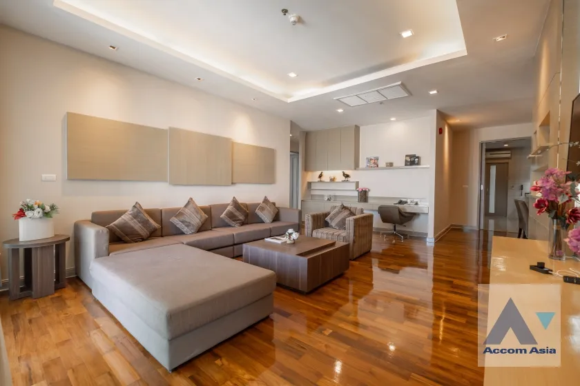 unit 4 Bedrooms  Apartment For Rent in Sukhumvit, Bangkok  near BTS Phrom Phong (1419069)