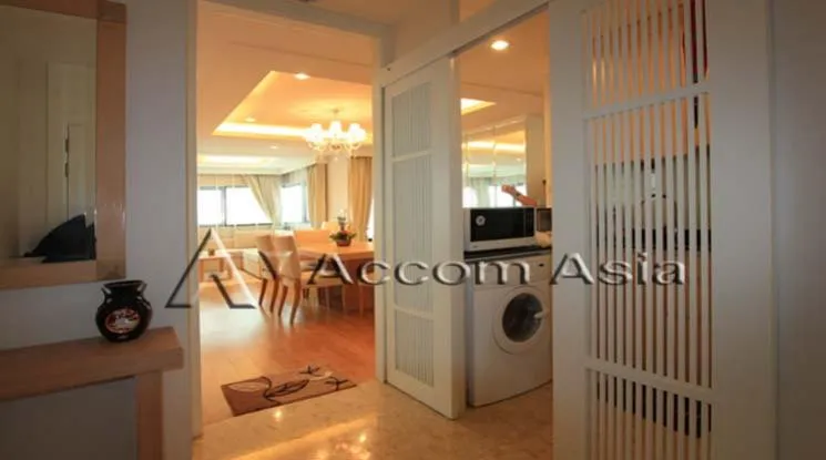 unit 1 Bedroom  Condominium For Sale in Sathorn, Bangkok  near BTS Sala Daeng - MRT Lumphini (1519080)