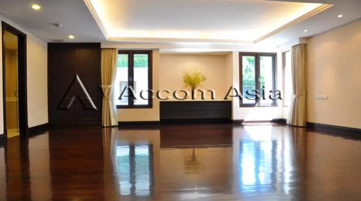 18  4 br House for rent and sale in Sukhumvit ,Bangkok BTS Asok - MRT Sukhumvit at House with pool Exclusive compound 1819116