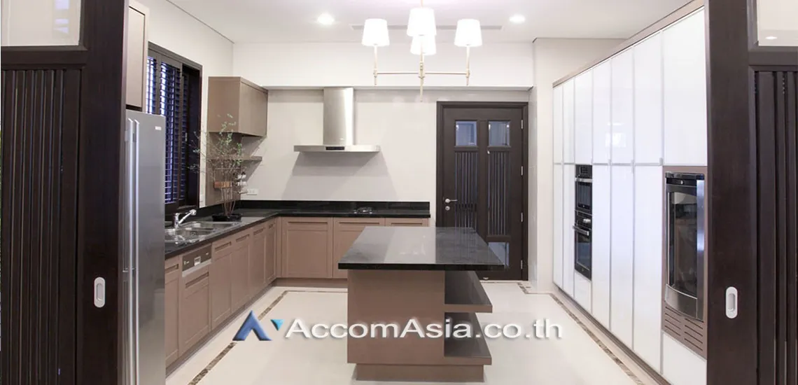 6  4 br House for rent and sale in Sukhumvit ,Bangkok BTS Asok - MRT Sukhumvit at House with pool Exclusive compound 1819116