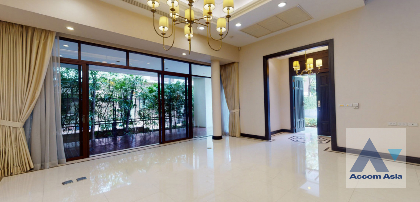 8  4 br House For Rent in Sukhumvit ,Bangkok BTS Asok - MRT Sukhumvit at House with pool Exclusive compound 1819116