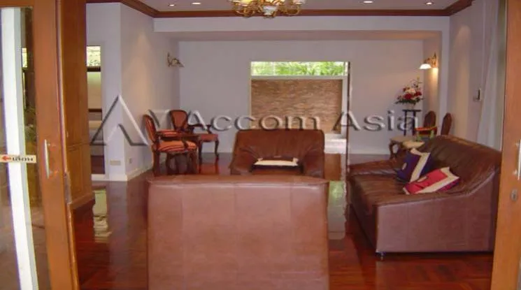 unitHome Office |  3 Bedrooms  House For Rent & Sale in Sukhumvit, Bangkok  near BTS Ekkamai (90301)
