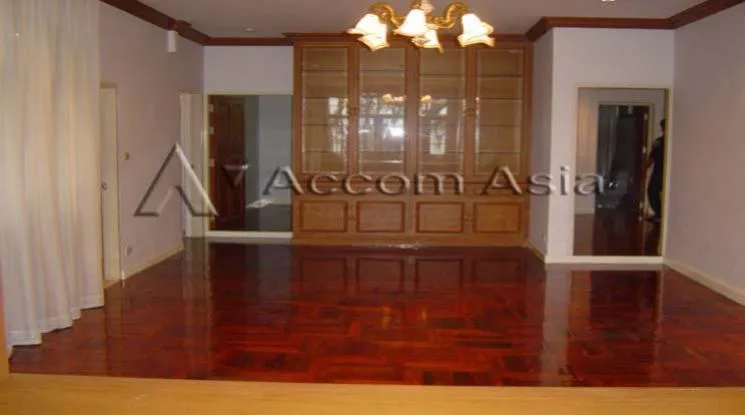 unitHome Office |  3 Bedrooms  House For Rent & Sale in Sukhumvit, Bangkok  near BTS Ekkamai (90301)