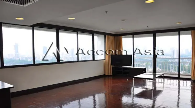 Big Balcony |  Lake Green Condominium  2 Bedroom for Rent BTS Nana in Sukhumvit Bangkok
