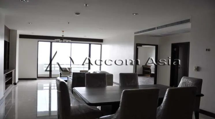 4  3 br Apartment For Rent in Sukhumvit ,Bangkok BTS Ekkamai at High-Rise Living with a Large Balcony Apartment in Ekkamai 1419349