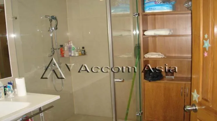 unit 1 Bedroom  Condominium For Rent in Charoen Nakhon, Bangkok  near BTS Krung Thon Buri (1519451)