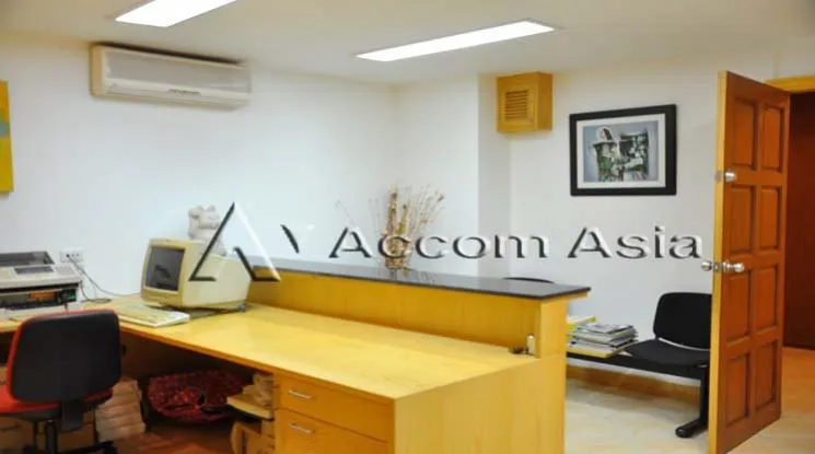 unit 3 Bedrooms  Office space For Rent in Phaholyothin, Bangkok  near BTS Ari (1519467)