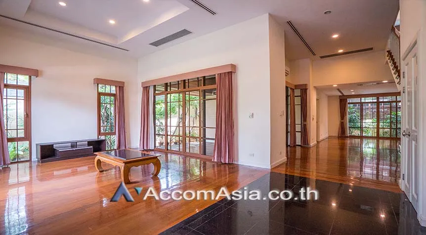 unit 4 Bedrooms  House For Rent in Sukhumvit, Bangkok  near BTS Phra khanong (1819528)