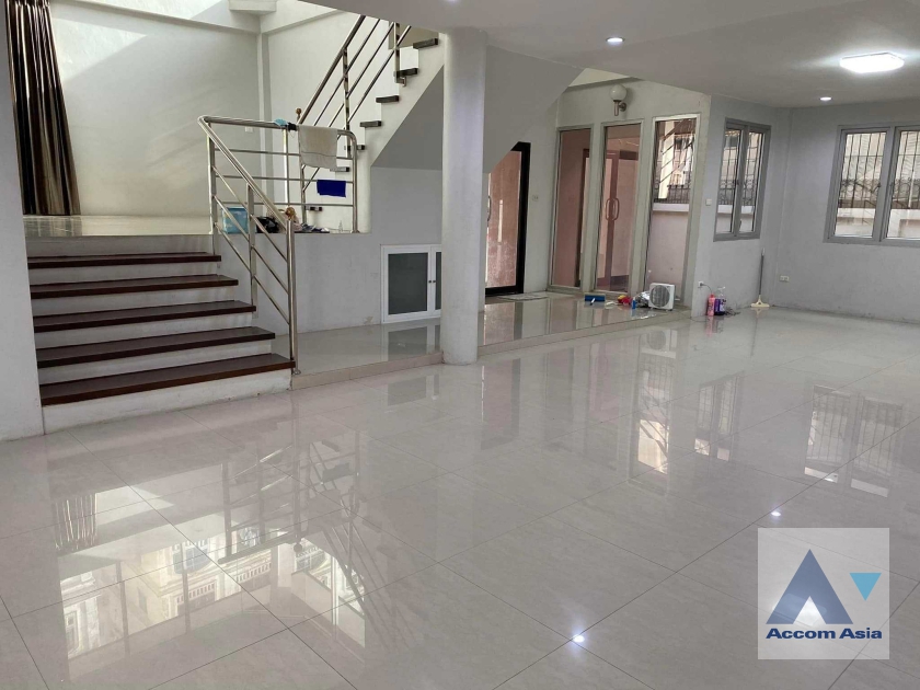 7  3 br House For Rent in Pattanakarn ,Bangkok BTS On Nut at Areena Garden 1819567