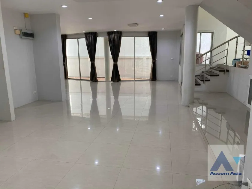 unitHome Office |  3 Bedrooms  House For Rent in Pattanakarn, Bangkok  near BTS On Nut (1819567)