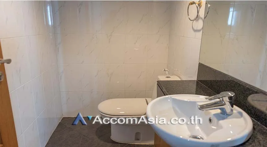 unitBig Balcony, Pet friendly |  3 Bedrooms  Apartment For Rent in Sukhumvit, Bangkok  near BTS Nana (1419590)
