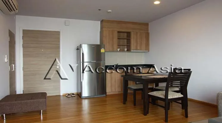 unit 1 Bedroom  Condominium For Rent in Charoen Nakhon, Bangkok  near BTS Wongwian Yai (1519669)