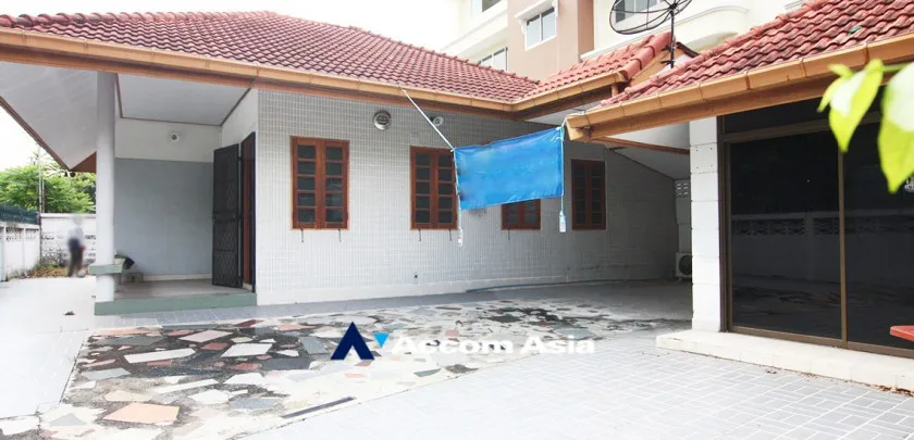unitHome Office |  2 Bedrooms  House For Rent & Sale in Sukhumvit, Bangkok  near BTS Ekkamai - BTS Phra khanong (2319691)