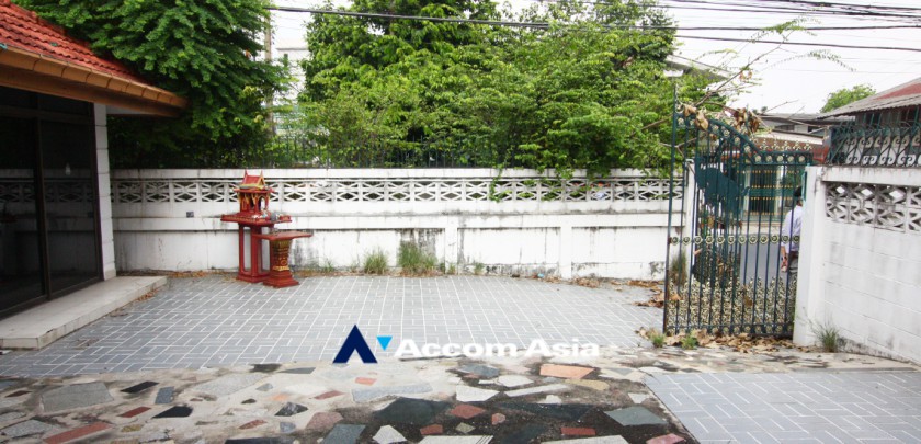 1  2 br House for rent and sale in Sukhumvit ,Bangkok BTS Ekkamai - BTS Phra khanong 2319691