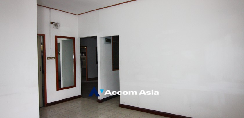 4  2 br House for rent and sale in Sukhumvit ,Bangkok BTS Ekkamai - BTS Phra khanong 2319691