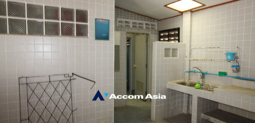 5  2 br House for rent and sale in Sukhumvit ,Bangkok BTS Ekkamai - BTS Phra khanong 2319691