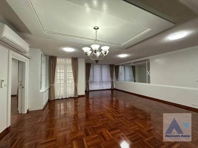 Pet friendly |  Heart of Langsuan - Privacy Apartment  3 Bedroom for Rent BTS Chitlom in Ploenchit Bangkok