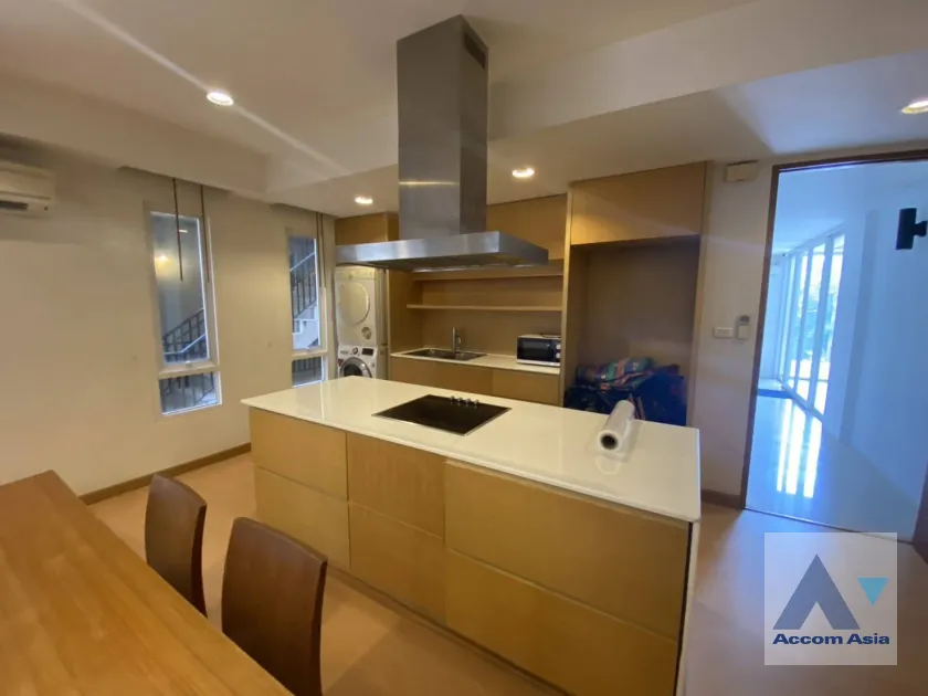 unit 2 Bedrooms  Apartment For Rent in Sukhumvit, Bangkok  near BTS Phrom Phong (1519914)