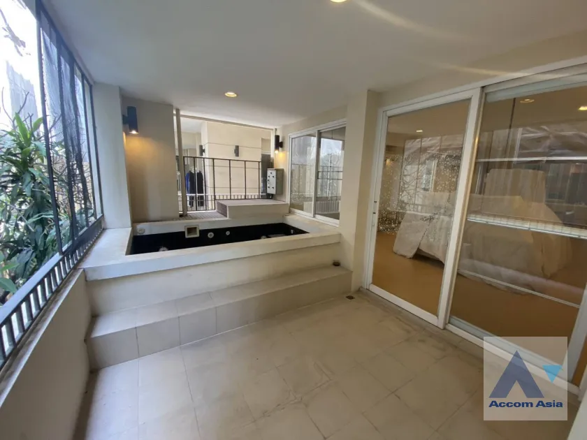 unit 2 Bedrooms  Apartment For Rent in Sukhumvit, Bangkok  near BTS Phrom Phong (1519914)