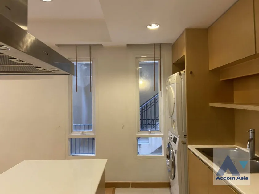 unit 2 Bedrooms  Apartment For Rent in Sukhumvit, Bangkok  near BTS Phrom Phong (1519914)