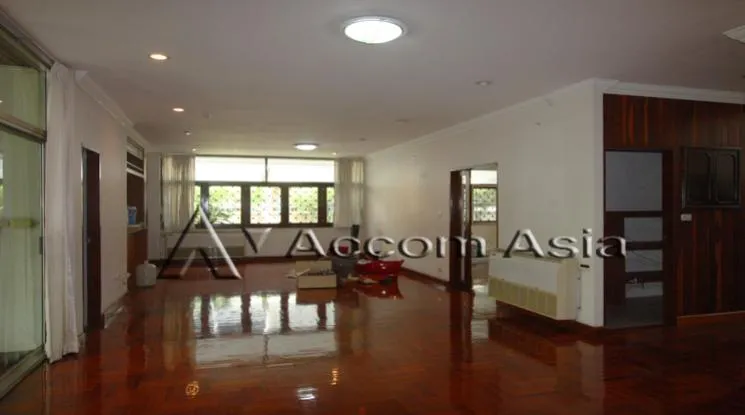 unitHome Office |  4 Bedrooms  House For Rent in Sukhumvit, Bangkok  near BTS Thong Lo (1720186)