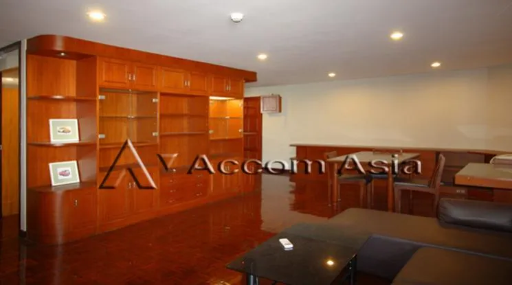 unit 3 Bedrooms  Condominium For Rent in Sukhumvit, Bangkok  near BTS Ekkamai (1520193)