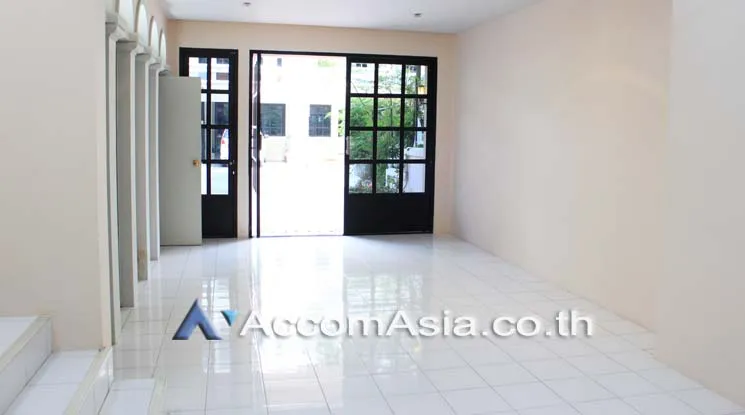 unitPet friendly |  3 Bedrooms  Townhouse For Rent in Sukhumvit, Bangkok  near BTS Phrom Phong (1820327)