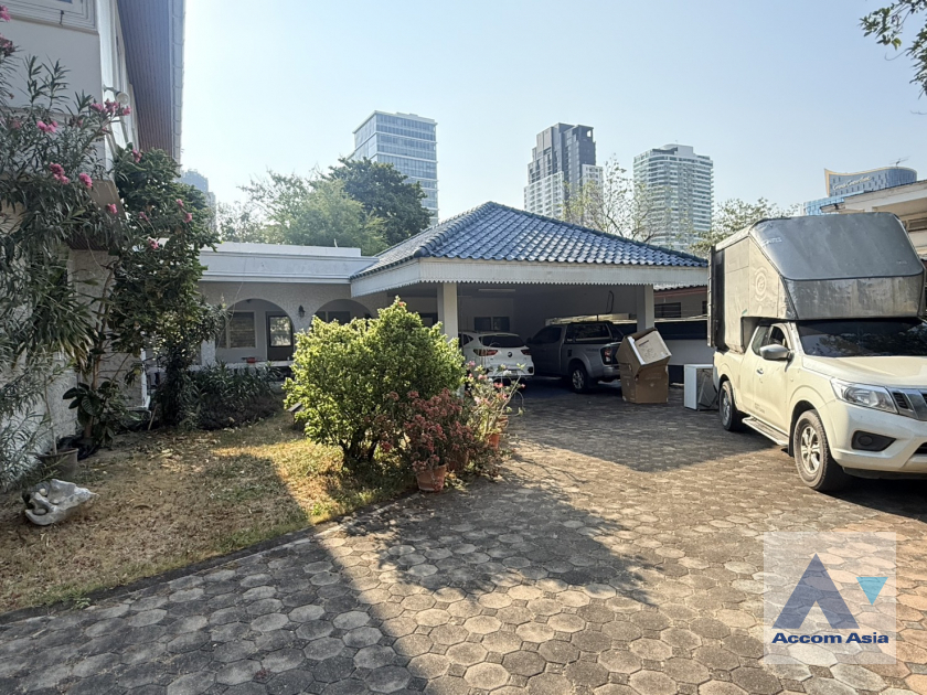 12  4 br House For Rent in Sukhumvit ,Bangkok BTS Ekkamai 100069