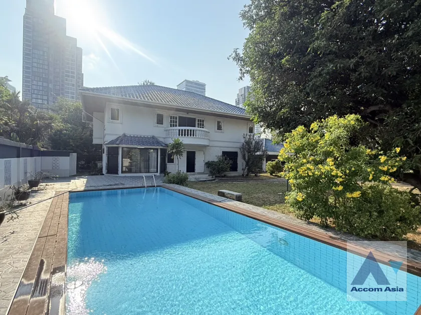 unitPrivate Swimming Pool |  4 Bedrooms  House For Rent in Sukhumvit, Bangkok  near BTS Ekkamai (100069)