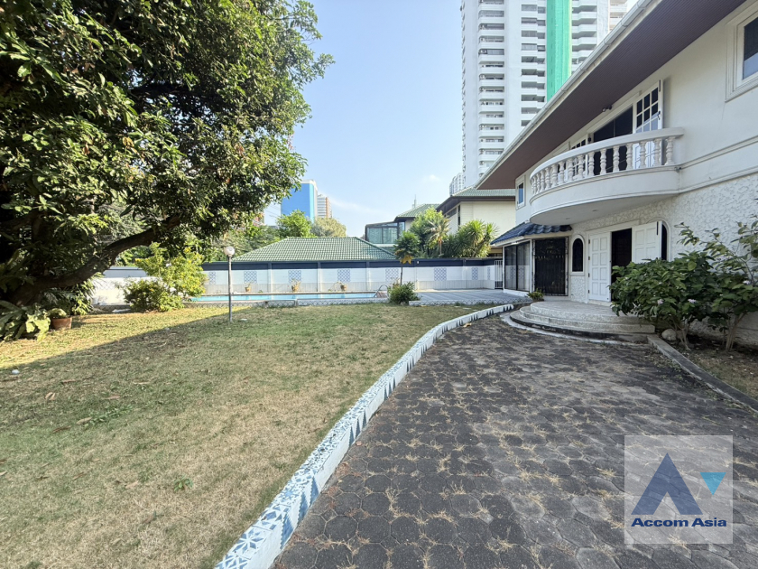13  4 br House For Rent in Sukhumvit ,Bangkok BTS Ekkamai 100069