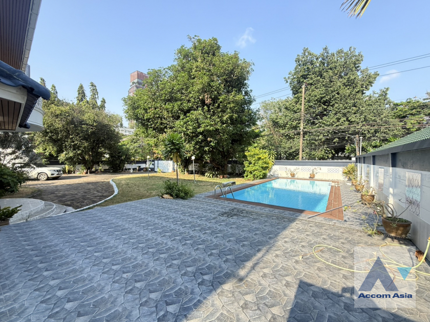 9  4 br House For Rent in Sukhumvit ,Bangkok BTS Ekkamai 100069