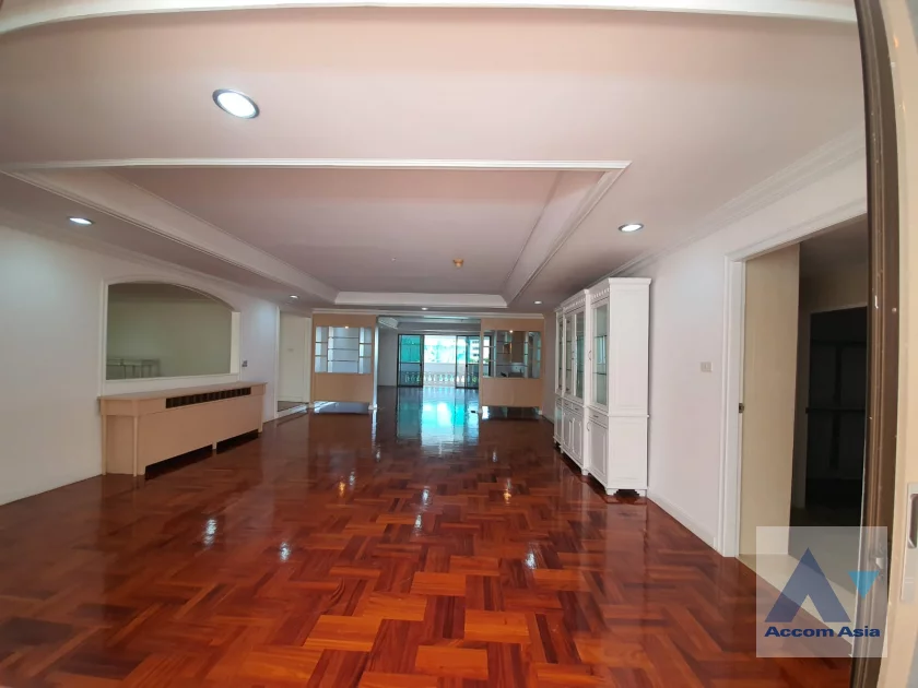 Big Balcony, Pet friendly |  Homely atmosphere Apartment  4 Bedroom for Rent BTS Thong Lo in Sukhumvit Bangkok