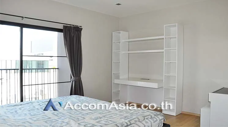 unit 1 Bedroom  Condominium For Rent & Sale in Sukhumvit, Bangkok  near BTS Ekkamai (1520785)