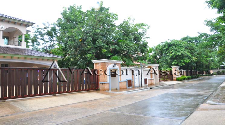 5  5 br House for rent and sale in Bang Na ,Bangkok BTS Bearing at House in compound 2420794