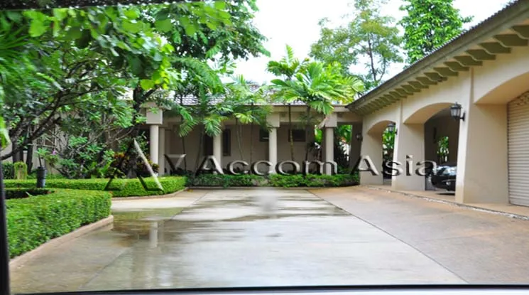 unit 5 Bedrooms  House For Rent & Sale in Bang Na, Bangkok  near BTS Bearing (2420794)