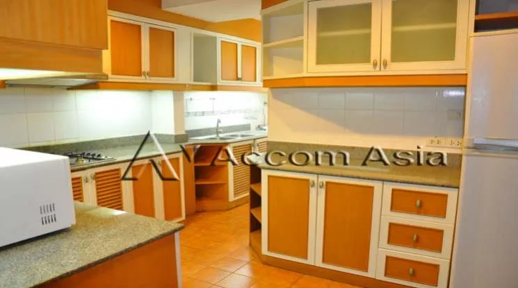 unit 3 Bedrooms  Condominium For Rent in Sukhumvit, Bangkok  near BTS Ekkamai (1520875)