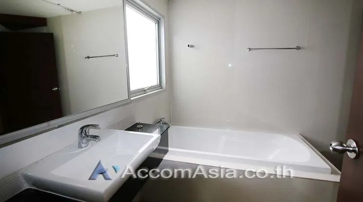 8  1 br Apartment For Rent in Sukhumvit ,Bangkok BTS Asok - MRT Sukhumvit at Private and Peaceful 1421002