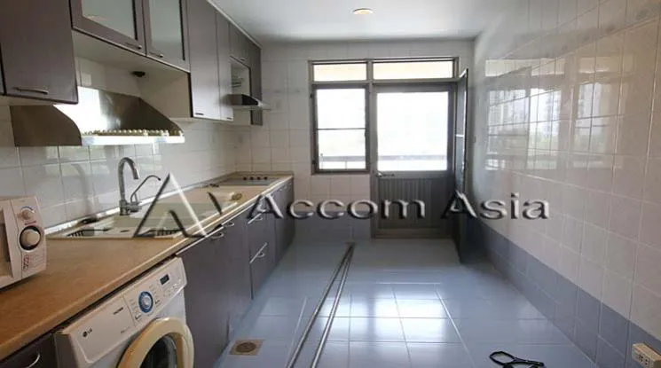 unit 3 Bedrooms  Condominium For Rent in Sukhumvit, Bangkok  near BTS Phrom Phong (1521066)